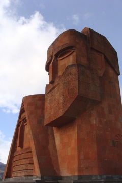 Главный символ Арцаха – монумент «Мы и наши горы»