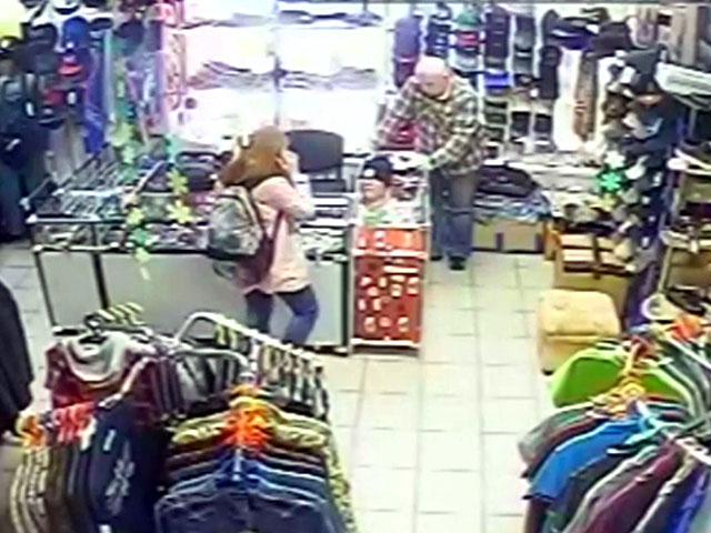 Курские полицейские разыскивают подростков, похитивших из магазина одежды куртку