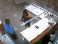 В Курске разыскивают подозреваемого в нападении на ювелирный магазин