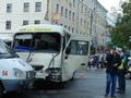 Видео ДТП с 15 пострадавшими в центре Курска: водителя выкинуло из маршрутки, неуправляемый автобус остановили прохожие