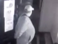 В Курске разыскивают полного мужчину с большим животом, укравшего из офиса ноутбук