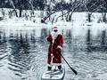 В Курске Дед Мороз переплыл Сейм на доске для серфинга (ВИДЕО)