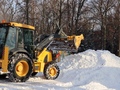 В Курске строят 3-метровую снежную горку для катания детей