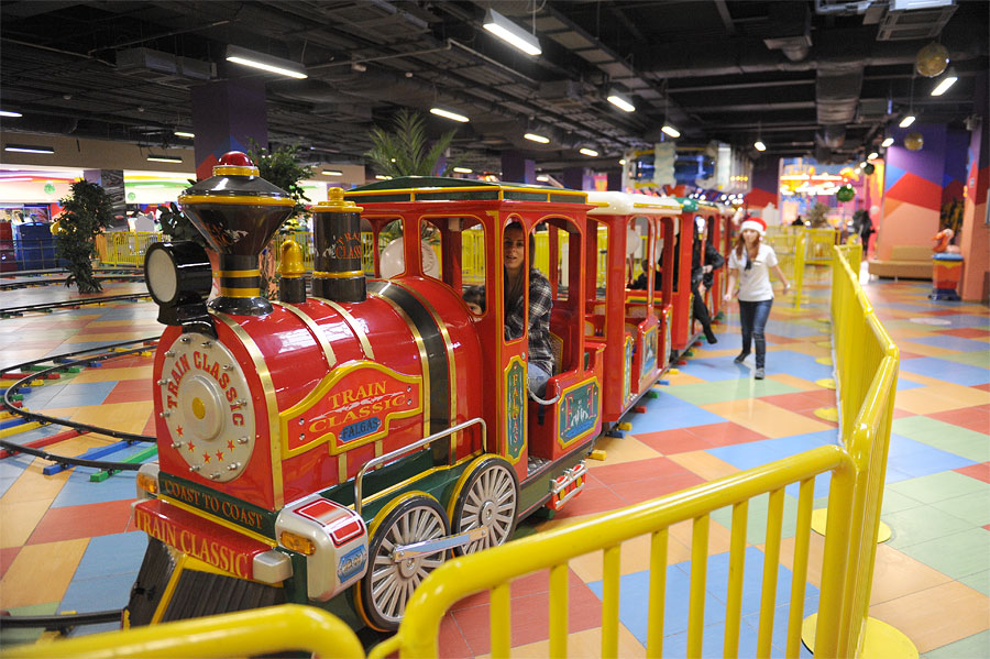 Детский парк развлечений и аттракционов «ГРИННЛАНДИЯ» занимает целый этаж Детский парк развлечений и аттракционов «ГРИННЛАНДИЯ» занимает целый этаж