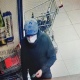 В Курске разыскивают мужчину, который расплачивался в магазинах чужой банковской картой