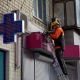 На центральных улицах Курска демонтировали 30 рекламных конструкций