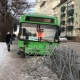 В Курске на улице Радищева троллейбус снес ограждение и выехал на тротуар