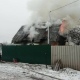 Курские пожарные помогли тушить горящий дом на границе Орловской области