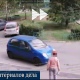 В Курске пустой автомобиль ездил по двору