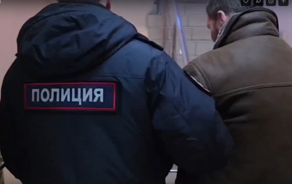 В Курске задержан мужчина, разбивший плитку в пешеходном переходе