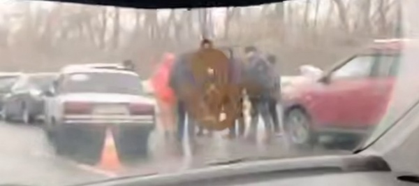 В Курской области массовая авария затруднила движение на федеральной трассе