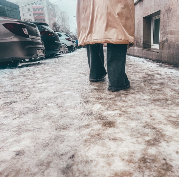 Температурные качели в Курске сделают тротуары еще более скользкими
