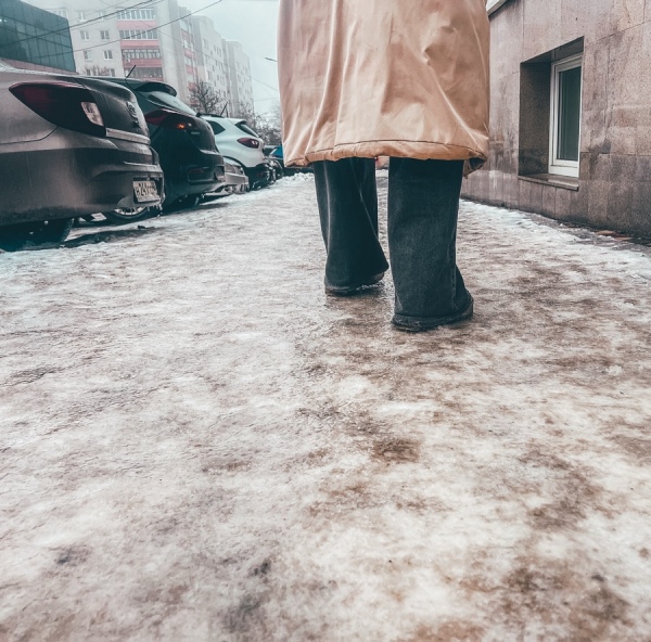 В Курске чиновника оштрафовали за снег на тротуарах