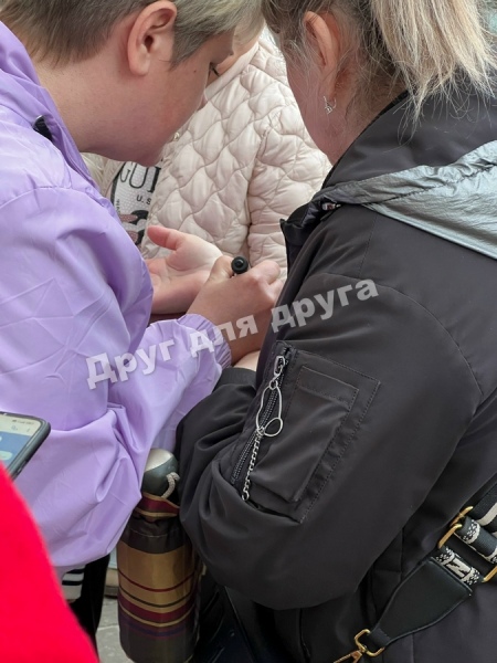 В Курске за билетами на московские театры в ночь выстроилась очередь, номера пишут на руках