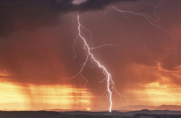 На Курск обрушился ливень с грозой и градом