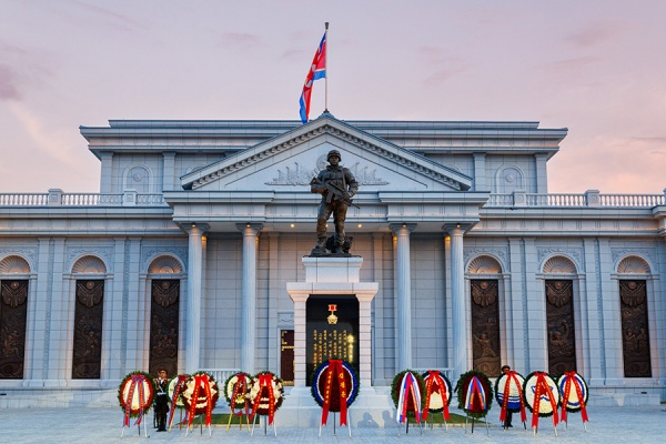 В КНДР открыли мемориал в честь помогавших в Курской области военных