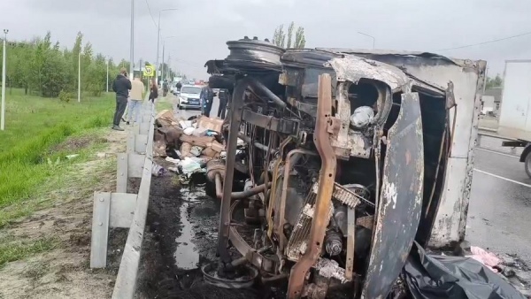 Под Курском перевернулась и сгорела «Газель», личность погибшего водителя устанавливается