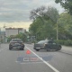 Вечер в Курске омрачила авария: одну из машин выбросило на тротуар
