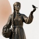 Скульптуру «Куряночка» на улице Дзержинского откроют 24 мая