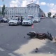 В Курске момент жесткого столкновения мотоцикла и «Нивы» попал на видео
