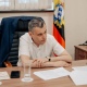 Курянка пожаловалась губернатору на забор на тротуаре