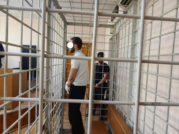 В Курске компания привязала парня к дереву, его облили бензином и пытались сжечь заживо