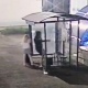 В Курске пьяные подростки разбили остановку