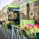 В Курске на ограждения на улице Ленина устанавливают кашпо с цветами