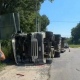 На выезде из Курска перевернулась фура