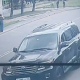 Мэр Курска требует наказать автохама, который повредил подсветку скульптуры «Соловей» и ездит по газонам