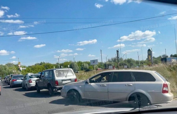 В Курске вернулись очереди на заправки