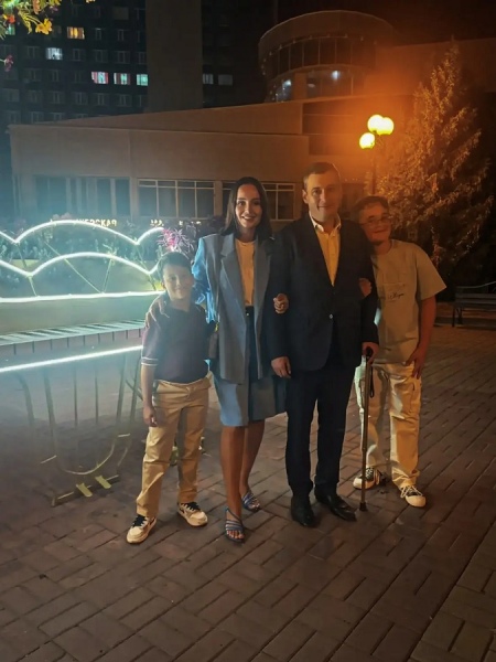 Хинштейн поделился фото с семьей с прогулки по Курску