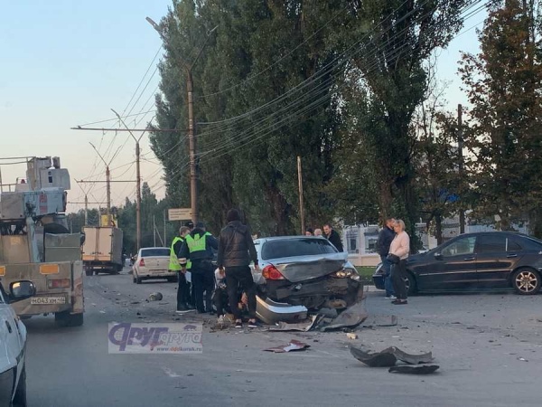 Полиция сообщила подробности массовой аварии возле АЗС в Курске с участием 10 машин
