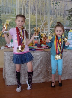 Анна и Татьяна Серых с первых соревнований обратили на себя внимание Анна и Татьяна Серых с первых соревнований обратили на себя внимание