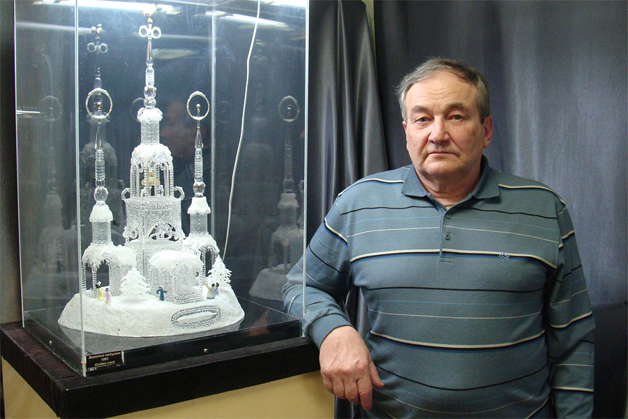 Алексей Зеля уже 40 лет работает с нетрадиционным кварцевым стеклом Алексей Зеля уже 40 лет работает с нетрадиционным кварцевым стеклом