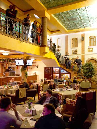 Новый ресторан встречает посетителей с кавказским гостеприимством Новый ресторан встречает посетителей с кавказским гостеприимством