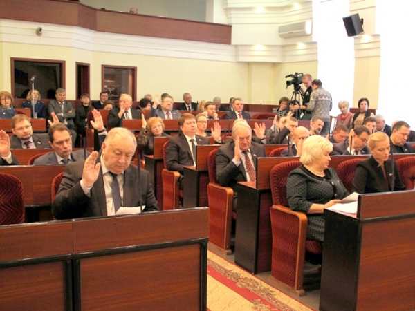 На заседании депутаты утвердили параметры региональной казны На заседании депутаты утвердили параметры региональной казны