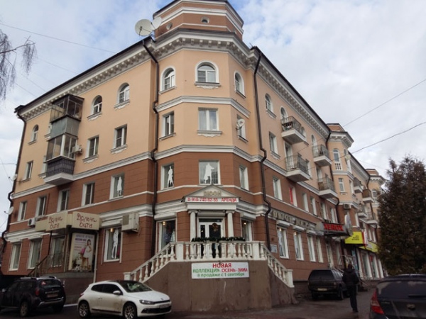 Жильцы многоэтажки в центре Курска считают, что при выполнении работ подрядчик сэкономил несколько миллионов, и хотят знать, куда делись деньги Жильцы многоэтажки в центре Курска считают, что при выполнении работ подрядчик сэкономил несколько миллионов, и хотят знать, куда делись деньги