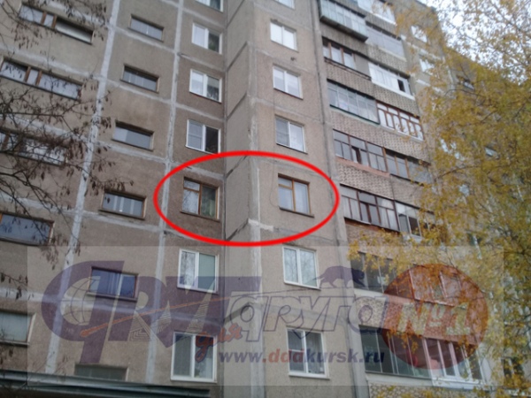 Мужчина жил на четвертом этаже и был нелюдим Мужчина жил на четвертом этаже и был нелюдим