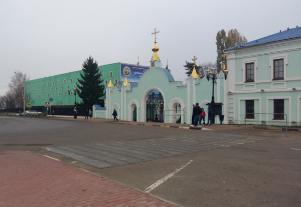 Неизвестный мужчина с ножом напал на девочек на остановке у стен монастыря «Коренная пустынь» Неизвестный мужчина с ножом напал на девочек на остановке у стен монастыря «Коренная пустынь»