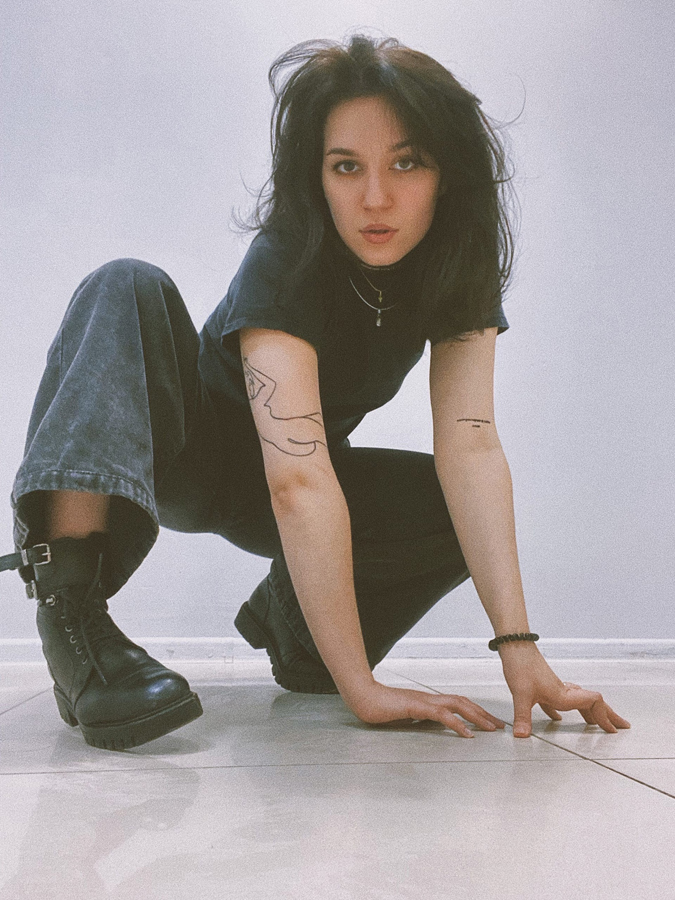 Василина Иванова из Железногорска пишет песни, объединяя их с русским фольклором Василина Иванова из Железногорска пишет песни, объединяя их с русским фольклором