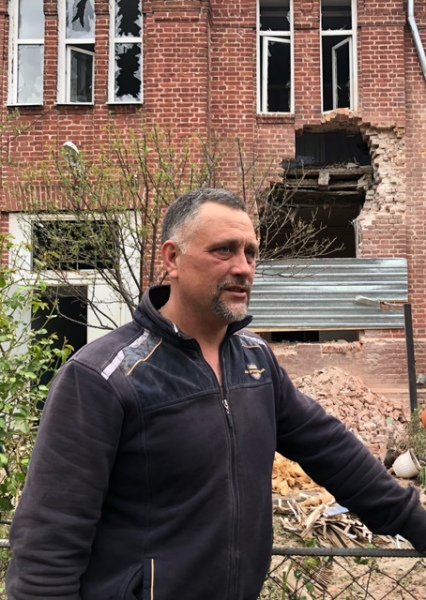 Виктор Голубчиков стоял за стеной, когда в нее попал снаряд Виктор Голубчиков стоял за стеной, когда в нее попал снаряд