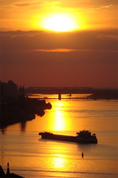 Акватория Волги в Нижнем Новгороде Акватория Волги в Нижнем Новгороде