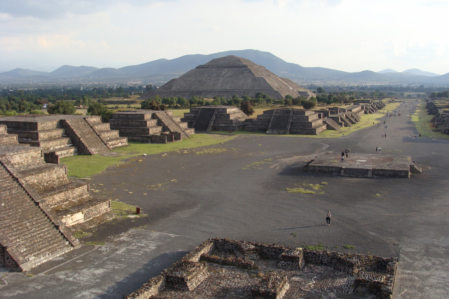 Древний город Теотиуакан был первым в Западном полушарии крупным политическим и культурным центром Древний город Теотиуакан был первым в Западном полушарии крупным политическим и культурным центром