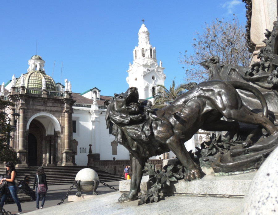 Центр Старого Кито — площадь Независимости Центр Старого Кито — площадь Независимости