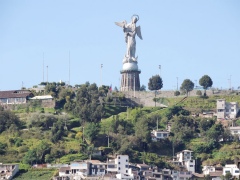 Женщина-ангел – покровительница столицы Эквадора Женщина-ангел – покровительница столицы Эквадора