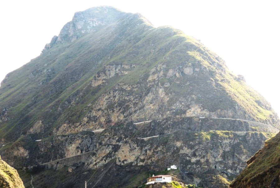 Общий вид на Нос Дьявола Общий вид на Нос Дьявола