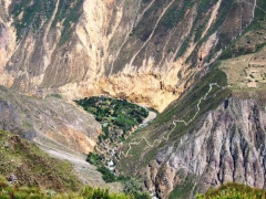 Оазис в Каньоне Колка на глубине 3,4 км Оазис в Каньоне Колка на глубине 3,4 км