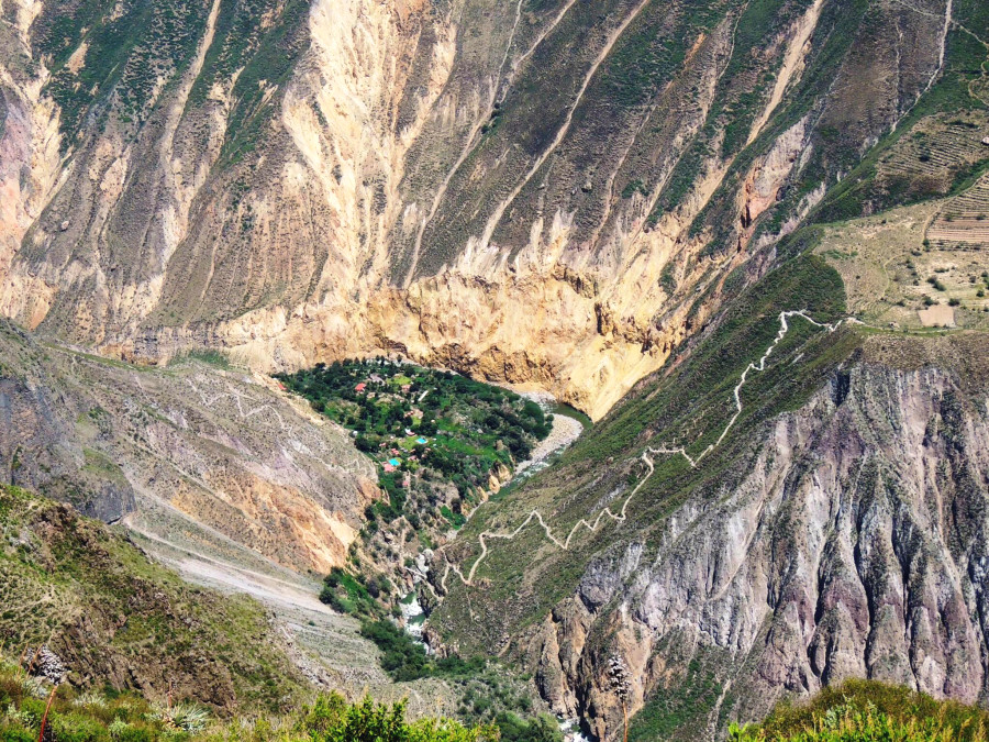 Оазис в Каньоне Колка на глубине 3,4 км Оазис в Каньоне Колка на глубине 3,4 км