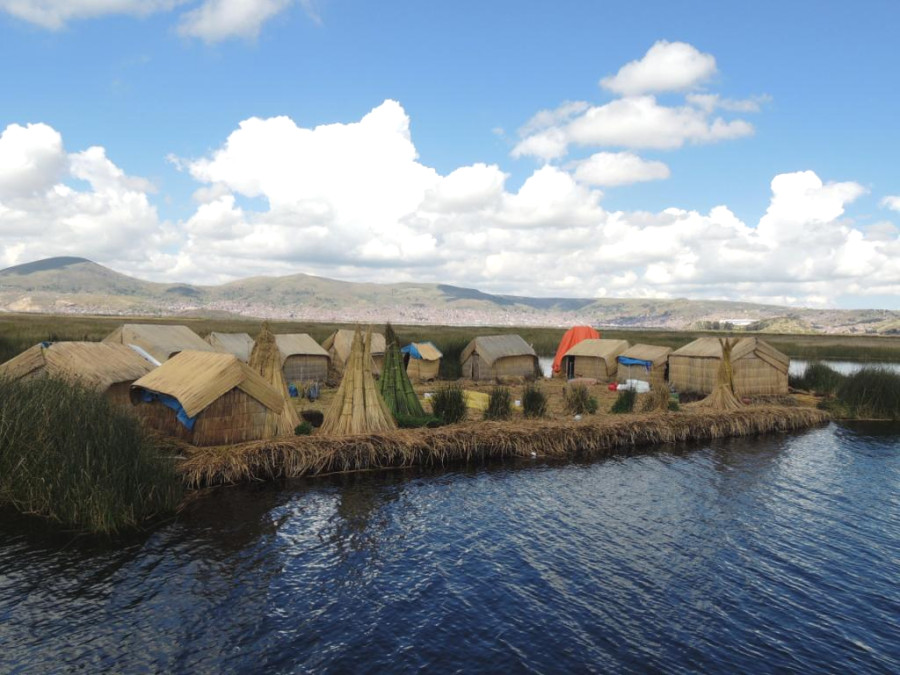 Плавучая деревня индейцев Урос Плавучая деревня индейцев Урос